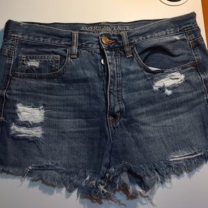 AE distressed boyfriend shorts 💙